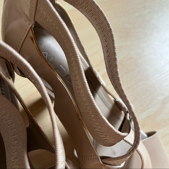 Aldo Cream Elastic Strappy Triangle Chunky Heels Size 7 - Picture 4 of 12